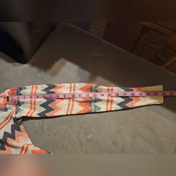 Chevron Patterned Sweater - Picture 4 of 4